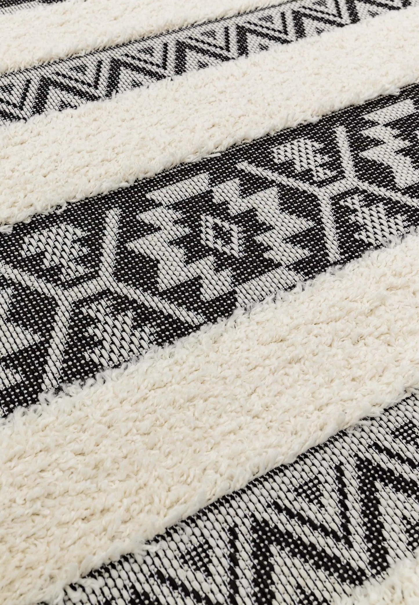 Alfombra de polipropileno mod. MONTY STRIPE